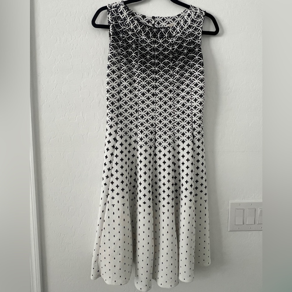 Haani Black and White Geometric Dress - Petite Small